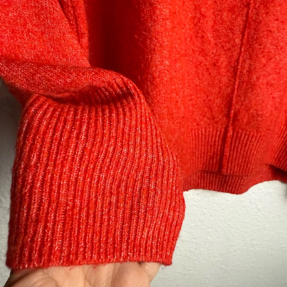 Vince Camuto Vibrant Red/Orange Crew Neck Sweater Size L.